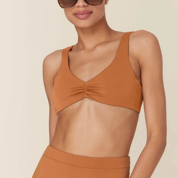 GWP RAYBANS! NWT Andie Swim Honolulu top in Chestnut with tie back detail size m - Picture 2 of 15